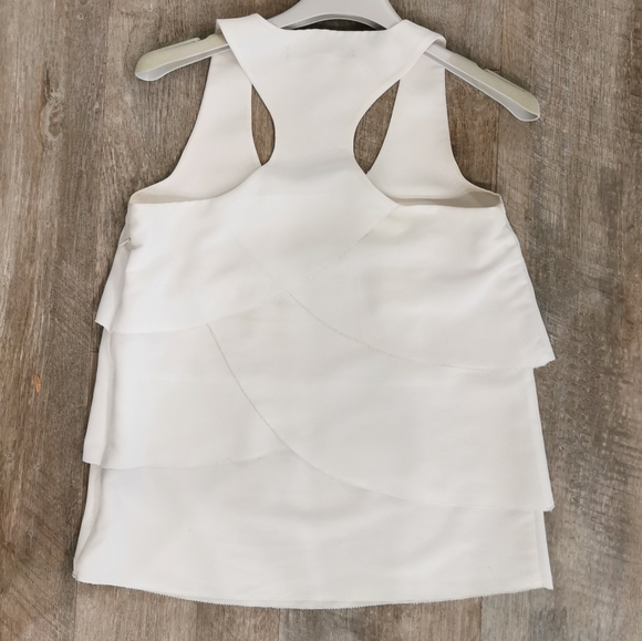 Beautiful tier tank - Picture 2 of 2